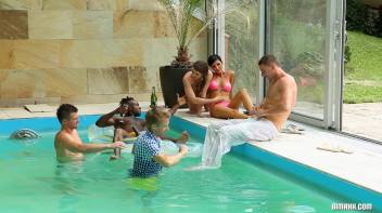 Basking In Bi Part 1 Screencap 68 on www.sinx.com