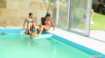 Basking In Bi Part 1 Screencap 14 on www.sinx.com