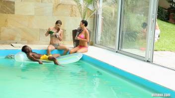 Basking In Bi Part 1 Screencap 3 on www.sinx.com