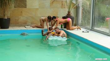 Basking In Bi Part 1 Screencap 37 on www.sinx.com