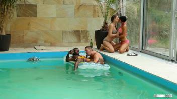 Basking In Bi Part 1 Screencap 46 on www.sinx.com