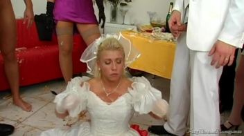 Golden Bridal Shower Screencap 92 on www.sinx.com