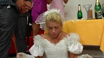Golden Bridal Shower Screencap 79 on www.sinx.com