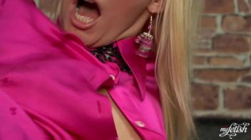 Fuck That Pink All Over The Club Screencap 62 on www.sinx.com