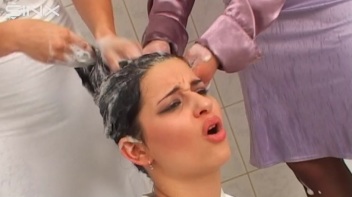 Pretty Girls Enjoy Hair Washing And Lathering Screencap 10 on www.sinx.com