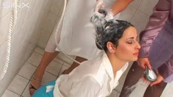 Pretty Girls Enjoy Hair Washing And Lathering Screencap 13 on www.sinx.com