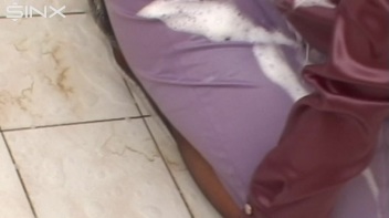 Pretty Girls Enjoy Hair Washing And Lathering Screencap 44 on www.sinx.com