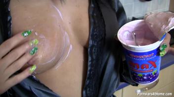 She Really, Really Loves Yogurt Screencap 9 on www.sinx.com