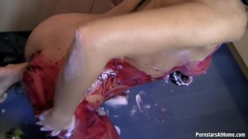 She Really, Really Loves Yogurt Screencap 58 on www.sinx.com