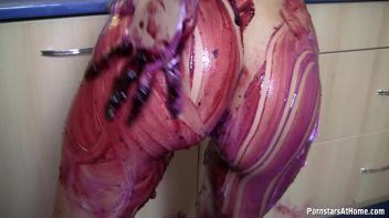 She Really, Really Loves Yogurt Screencap 80 on www.sinx.com