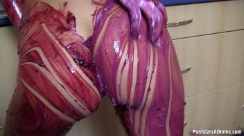 She Really, Really Loves Yogurt Screencap 81 on www.sinx.com