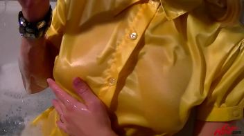 Bath Time With Leony Screencap 22 on www.sinx.com