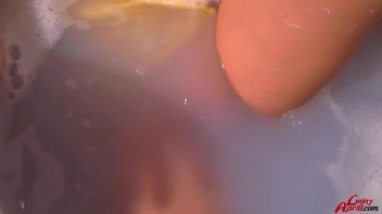 Bath Time With Leony Screencap 63 on www.sinx.com