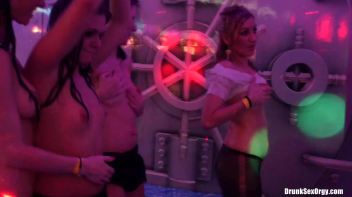 Holiday Hotties Part 4 - Shower Cam Screencap 28 on www.sinx.com