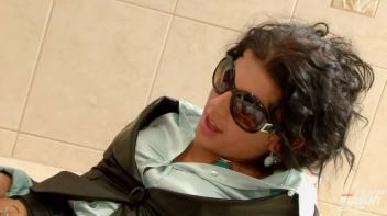 Bath Bunnies Show Off Their Wetlook Screencap 40 on www.sinx.com