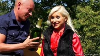 Pump And Spunk On That Fashion Freak Screencap 11 on www.sinx.com