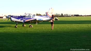 Airplanes Totally Turn Rachel On Screencap 9 on www.sinx.com