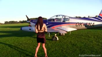 Airplanes Totally Turn Rachel On Screencap 10 on www.sinx.com