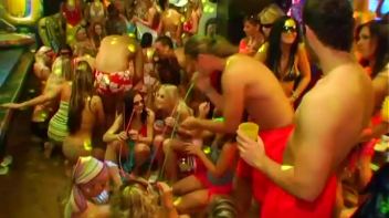 Bay Crotch Part 1 - Cam 3 Screencap 14 on www.sinx.com