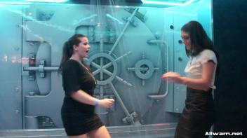 Soaking Wet Sexy Dancing Screencap 16 on www.sinx.com