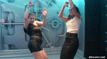Soaking Wet Sexy Dancing Screencap 17 on www.sinx.com