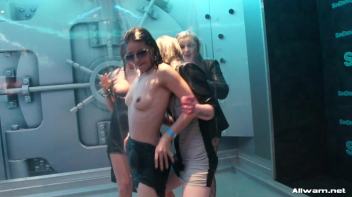 Soaking Wet Sexy Dancing Screencap 77 on www.sinx.com