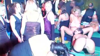 Pussy Casino Part 5 - Cam 1 Screencap 7 on www.sinx.com