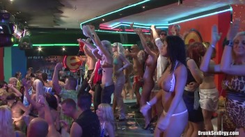 Bikini Beach Balls Part 6 - Cam 3 Screencap 100 on www.sinx.com