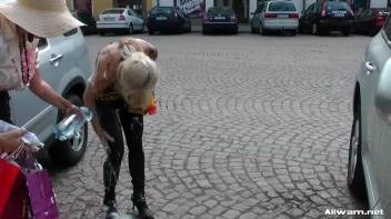 Mess Battle In the Main Square Screencap 19 on www.sinx.com