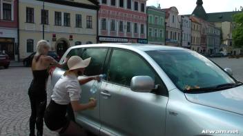 Mess Battle In the Main Square Screencap 21 on www.sinx.com