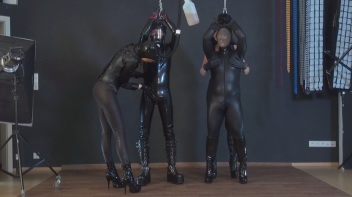 Atemkontrolle von 2 Herrinen Screencap 14 on www.sinx.com