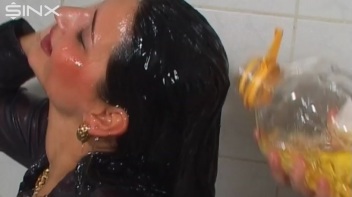 Girls Spray Oil Other Each Other's Clothes Screencap 58 on www.sinx.com