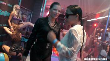 Summer Jam Bang Part 4 - Shower Cam Screencap 54 on www.sinx.com