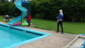 Eurobabes Only Waterpark Screencap 10 on www.sinx.com