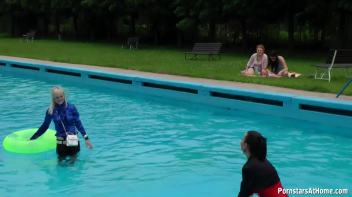 Eurobabes Only Waterpark Screencap 18 on www.sinx.com