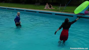 Eurobabes Only Waterpark Screencap 20 on www.sinx.com