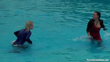 Eurobabes Only Waterpark Screencap 26 on www.sinx.com