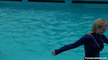 Eurobabes Only Waterpark Screencap 28 on www.sinx.com