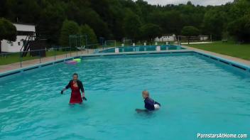 Eurobabes Only Waterpark Screencap 37 on www.sinx.com