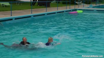 Eurobabes Only Waterpark Screencap 38 on www.sinx.com