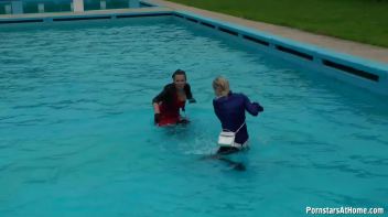 Eurobabes Only Waterpark Screencap 41 on www.sinx.com