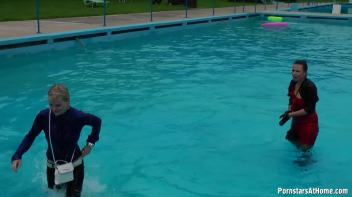 Eurobabes Only Waterpark Screencap 45 on www.sinx.com