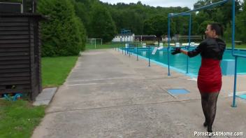 Eurobabes Only Waterpark Screencap 48 on www.sinx.com