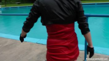 Eurobabes Only Waterpark Screencap 49 on www.sinx.com