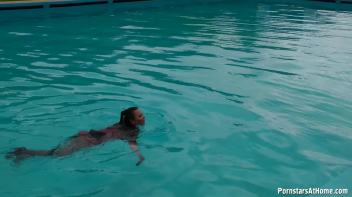 Eurobabes Only Waterpark Screencap 55 on www.sinx.com