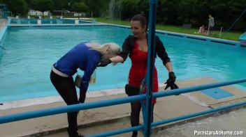 Eurobabes Only Waterpark Screencap 7 on www.sinx.com