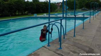 Eurobabes Only Waterpark Screencap 71 on www.sinx.com