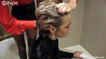 Blondes shampoo each other in a tub Screencap 32 on www.sinx.com