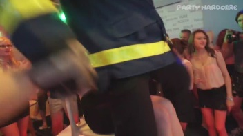 Party Hardcore Gone Crazy Vol. 28 Part 4 - Cam 1 Screencap 45 on www.sinx.com