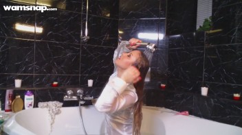 Sexy Solo Wetlook Show In White Screencap 62 on www.sinx.com